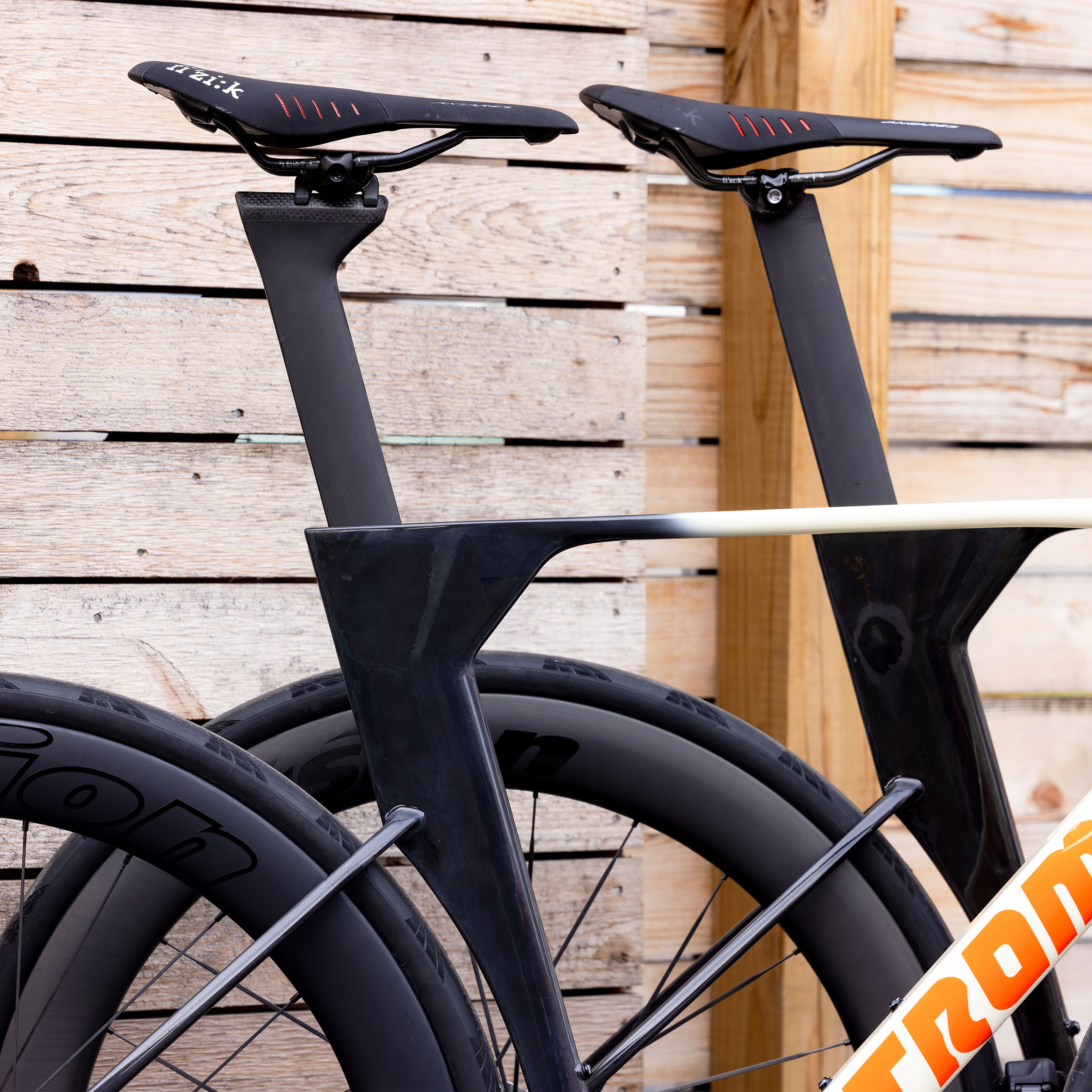 Closeup of the unique time-trial-ready bike seat post.